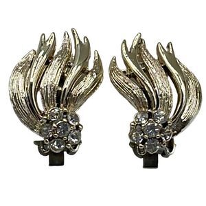 Vintage Lisner plume crawler earring rhinestones clip style.
